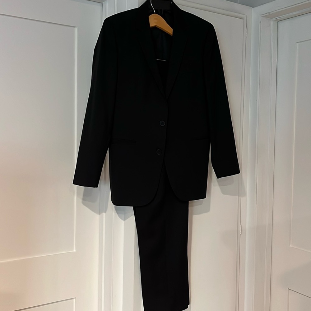 Men’s Hugo Boss Wool Blend Suit 38R
